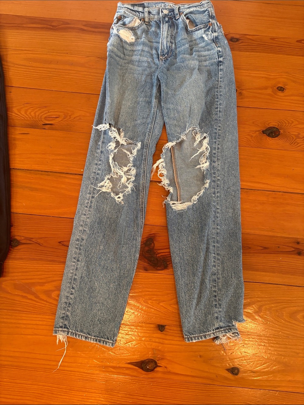 American Eagle Light Blue Distressed Women’s Jeans